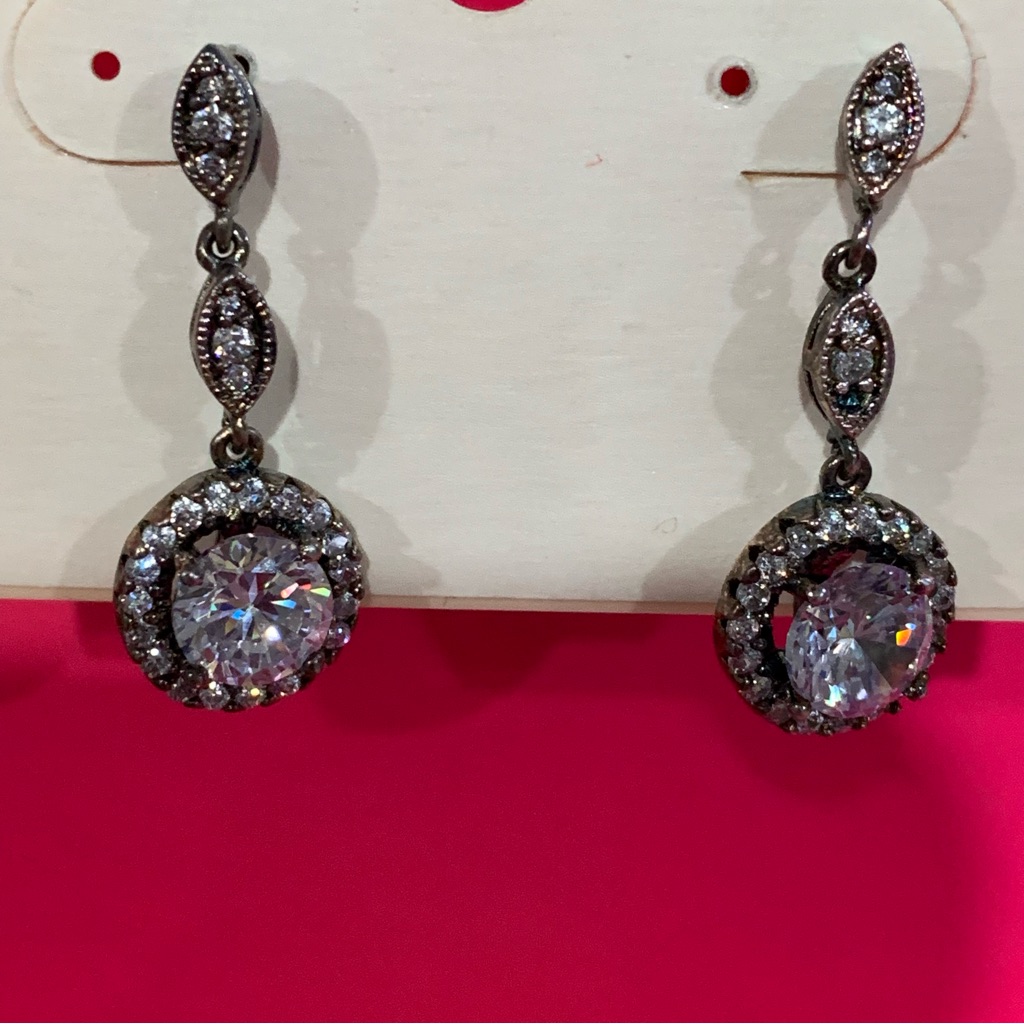 Fossil Vintage Black Crystal Stone Drop Earrings 18$